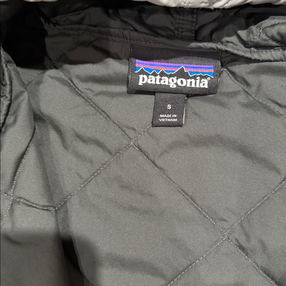 Patagonia Diamond Quilted Bomber Hoody Jacket in light gray - Picture 2 of 4
